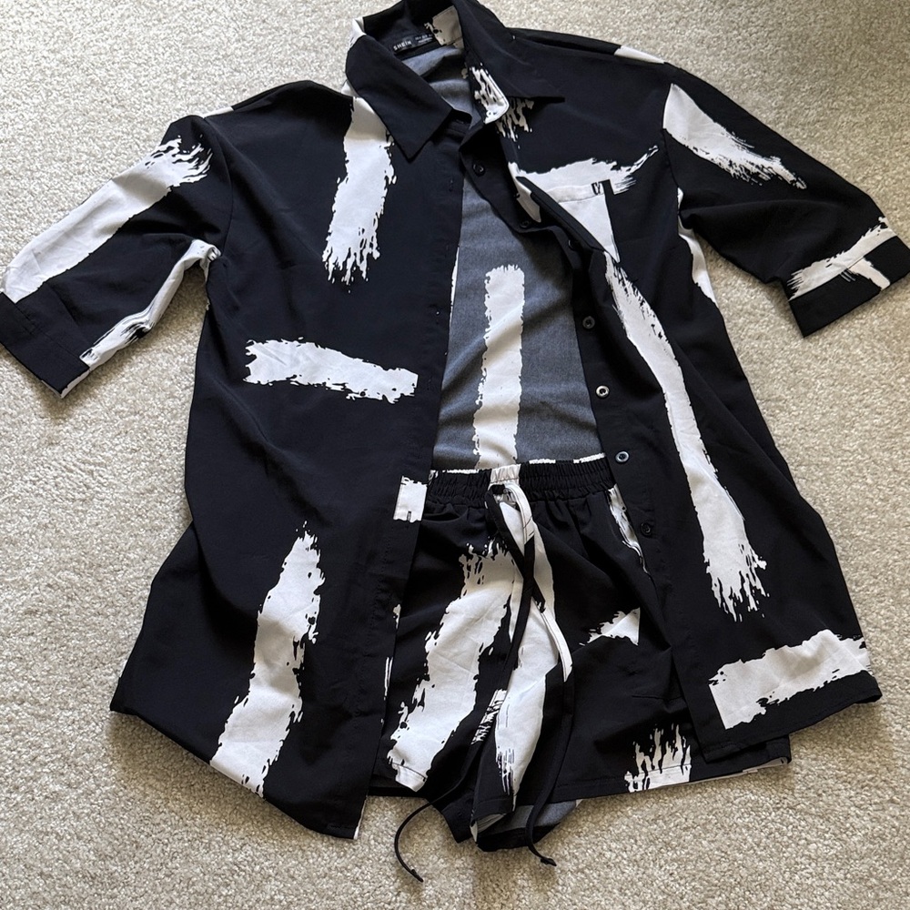 Stylish 2pc Black and White short set